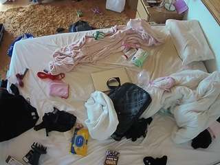 voyeurcam-julmodels-whitebed-3 camsoda stream image