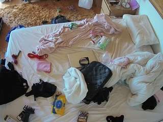 voyeurcam-julmodels-whitebed-3 camsoda stream image