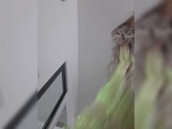 LittleDelora bongacams stream image