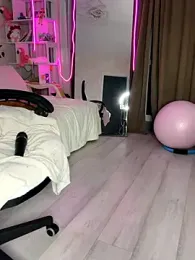 Yesmoree stripchat stream image