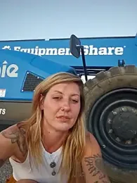 SheIsSomething stripchat stream image