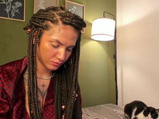 karlyee camsoda stream image