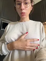 AlyonaX stripchat stream image