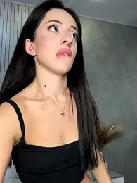 Yesmoree stripchat stream image