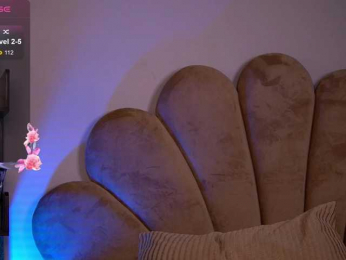 KairaAndrews bongacams stream image