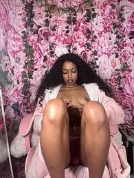 mismialove stripchat stream image
