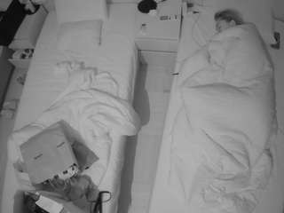 voyeurcam-julmodels-bed-5 camsoda stream image