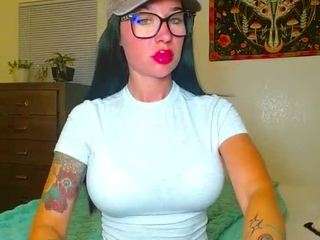 tighttinymilf camsoda stream image