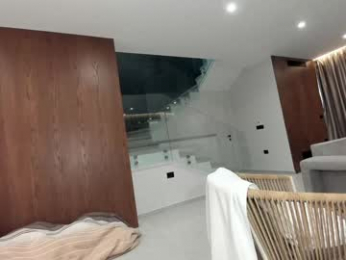 ehotlovea chaturbate stream image