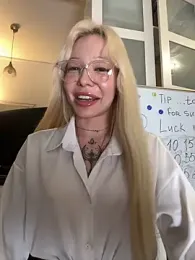 babydolll stripchat stream image