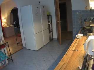 voyeurcam-julmodels-kitchen camsoda stream image