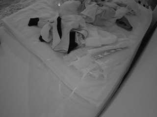 voyeurcam-julmodels-whitebed-1 camsoda stream image