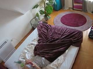 voyeurcam-julmodels-whitebed-4 camsoda stream image