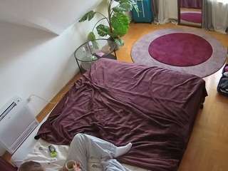 voyeurcam-julmodels-whitebed-4 camsoda stream image