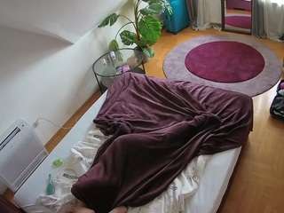 voyeurcam-julmodels-whitebed-4 camsoda stream image