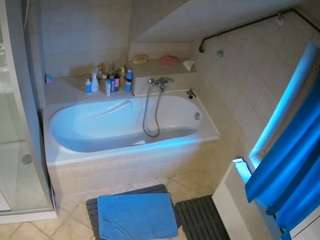 voyeurcam-julmodels-bath-2nd-1 camsoda stream image