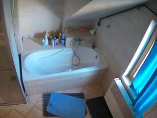 voyeurcam-julmodels-bath-2nd-1 camsoda stream image