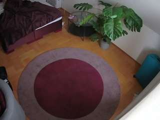 voyeurcam-julmodels-whitebed-5 camsoda stream image