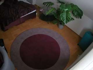 voyeurcam-julmodels-whitebed-5 camsoda stream image