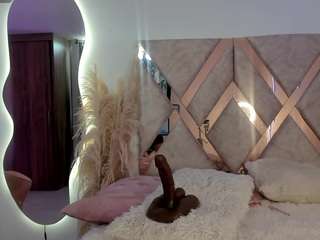 dana-curly camsoda stream image