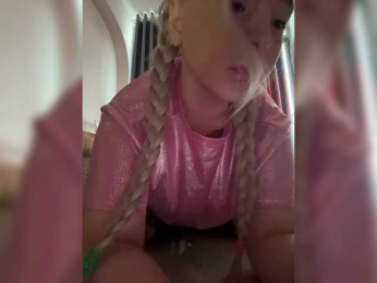 LittleDelora bongacams stream image