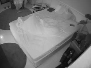 voyeurcam-julmodels-whitebed-5 camsoda stream image