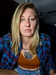 SheIsSomething stripchat stream image