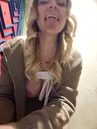 Bondgirl_013 stripchat stream image