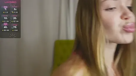 PeachyLina stripchat stream image