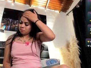 julieta-coopeer camsoda stream image