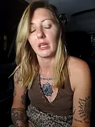 SheIsSomething stripchat stream image