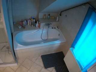 voyeurcam-julmodels-bath-2nd-1 camsoda stream image