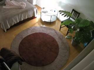 voyeurcam-julmodels-whitebed-5 camsoda stream image