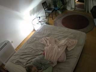 voyeurcam-julmodels-whitebed-4 camsoda stream image