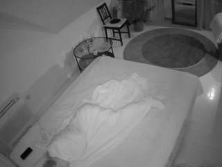 voyeurcam-julmodels-whitebed-4 camsoda stream image