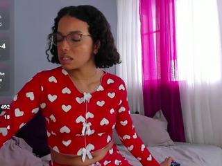 mollyybloom camsoda stream image