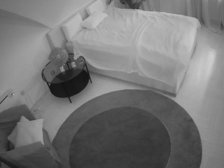 voyeurcam-julmodels-whitebed-4 camsoda stream image, 15.01.2026 13:30