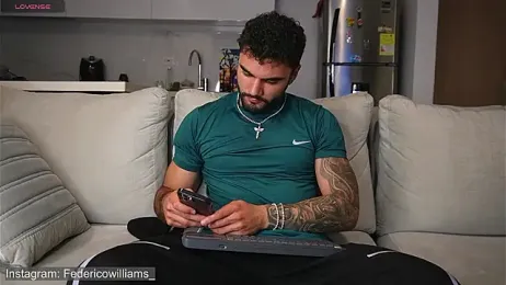 Derek_w stripchat stream image