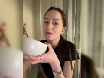 whiteTEA bongacams stream image