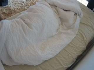 voyeurcam-julmodels-whitebed-4 camsoda stream image, 22.02.2026 00:00