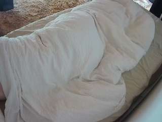 voyeurcam-julmodels-whitebed-4 camsoda stream image, 22.02.2026 00:00