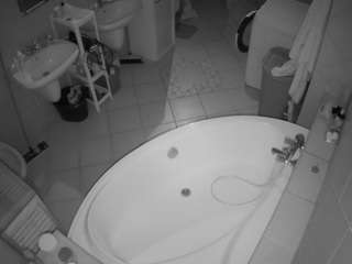 voyeurcam-julmodels-bath-1st-1 camsoda stream image