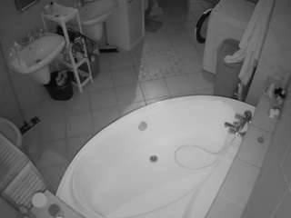 voyeurcam-julmodels-bath-1st-1 camsoda stream image