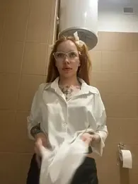 babydolll stripchat stream image