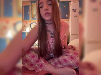 LittleDelora bongacams stream image