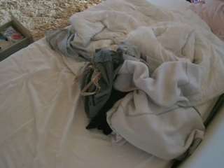 voyeurcam-julmodels-whitebed-4 camsoda stream image, 26.02.2026 18:50