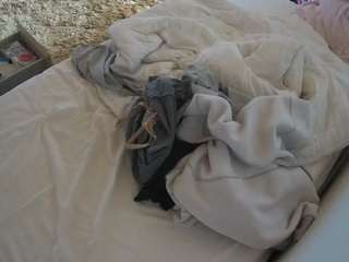 voyeurcam-julmodels-whitebed-4 camsoda stream image, 26.02.2026 18:50