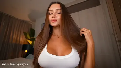 AmyLuxe stripchat stream image