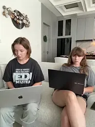 Nura_n_Sarah stripchat stream image