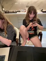 Nura_n_Sarah stripchat stream image